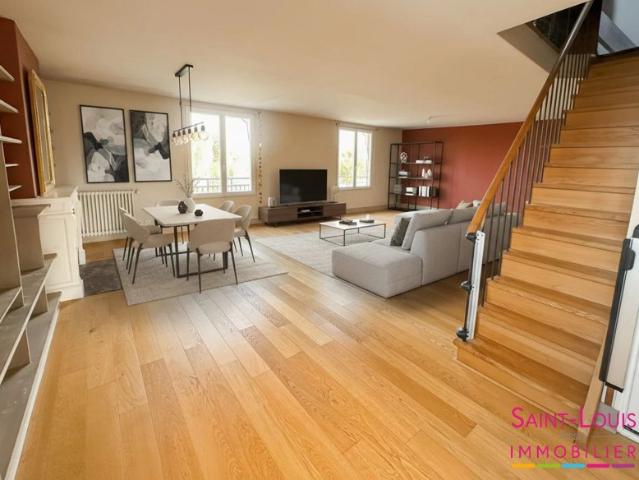 Poissy La vie d'une maison. La vue sur la Seine en prime. Duplex de 5 pièces 8 min du RER A