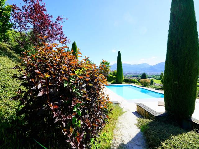 POISY 5 mn d'ANNECY Maison individuelle de 328 M2 hab. avec piscine