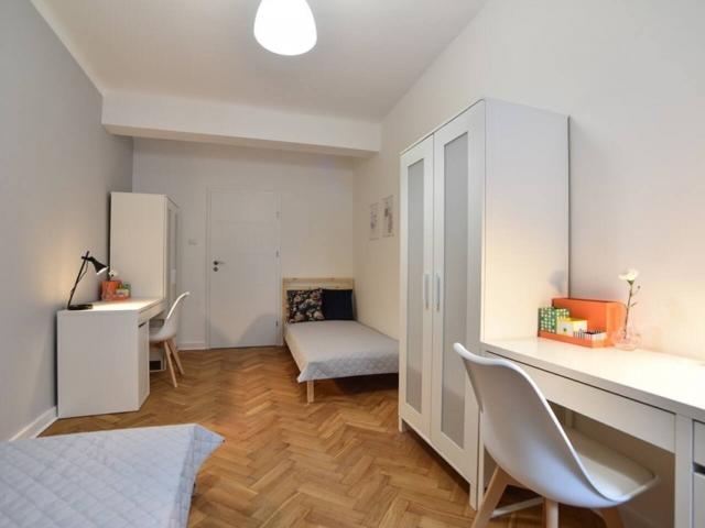 Pokój 1 osobowy nr 5 ul. Nowogrodzka 7/9