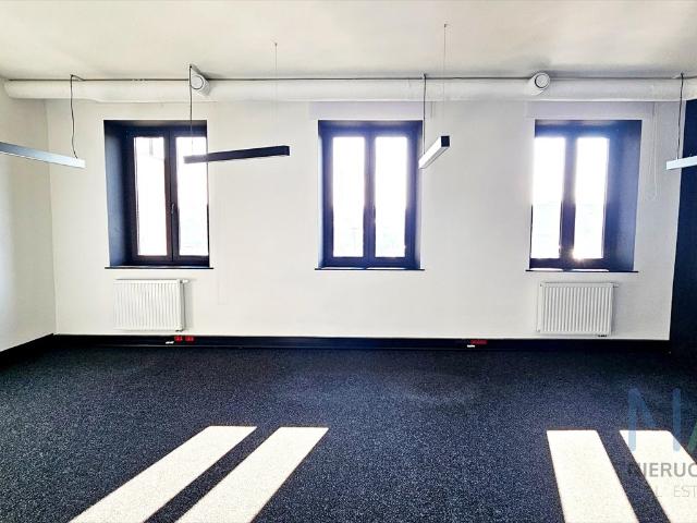 Polecam nowoczesne biuro 33 m² w Skawinie, wysokiej klasy budynek