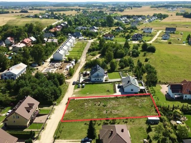 Sprzedam działkę 1246 m² z warunkami zabudowy i mediami