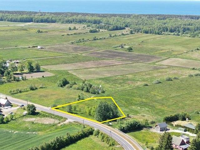 Polecam działkę budowlaną 3700 m² nad rzeką, blisko morza
