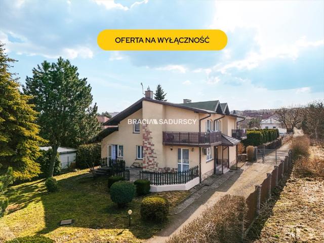Polecam dom dwurodzinny 314 m² z garażem i ogrodem w Krakowie