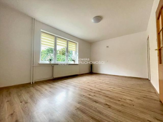 Polecam jasną kawalerkę 24,48 m² z niskimi kosztami w Lęborku
