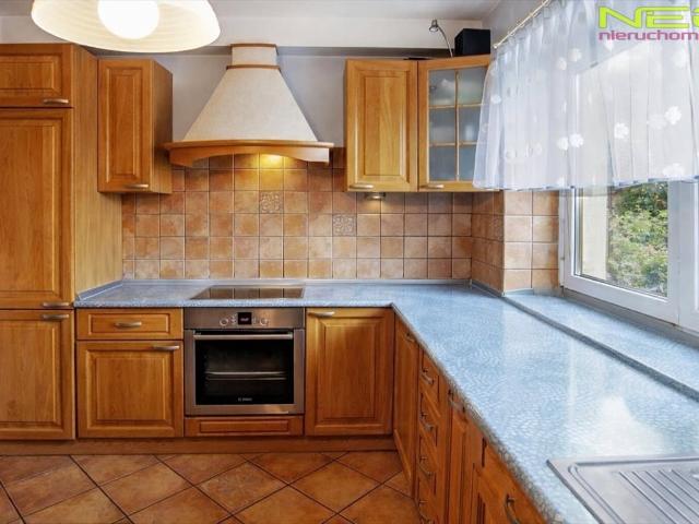 Polecam przestronny dom 232 m² z ogrodem i garażem w Częstochowie