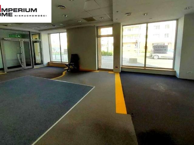 Polecam przestronny lokal 96 m² z dużymi witrynami w Gdyni