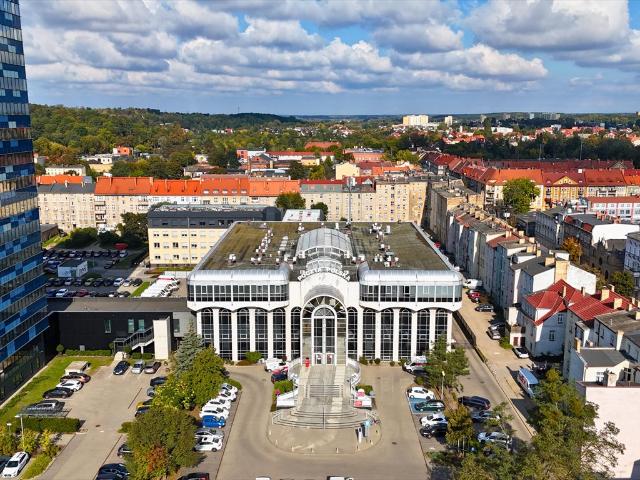 Polecam przestronne biuro 8 700 m² w Gorzowie z dużym parkingiem