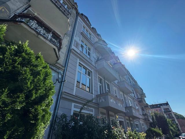 Polecam przestronne 118,5 m² mieszkanie z potencjałem w Świdnicy