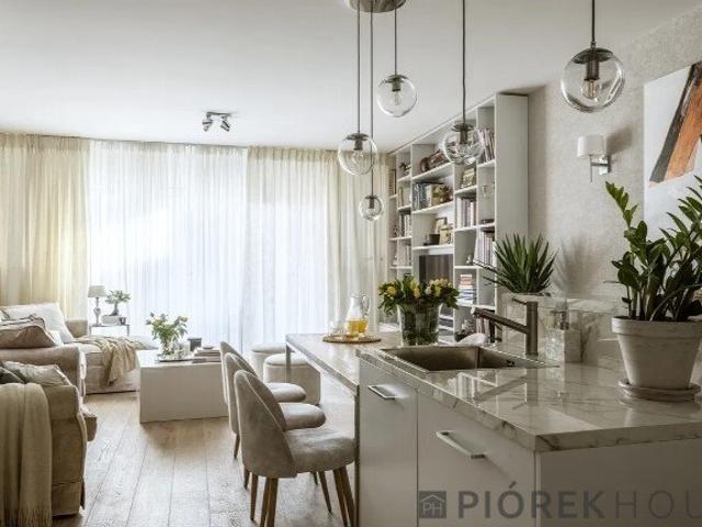 Polecam 4 pokojowe mieszkanie 93 m² na Mokotowie z balkonem i garażem