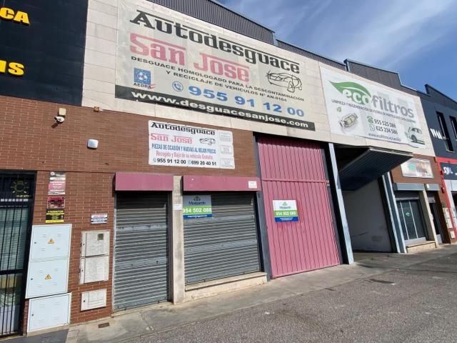 POLIG. IND. EL PINO. Calle Pino Azul, frente nave ITV. Estupenda nave de 346 m2
