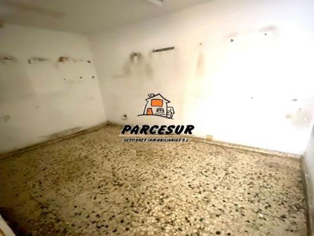 POLIGONO AMARGACENA NAVE INDUSTRIAL EN VENTA CON UNOS 300 M2
