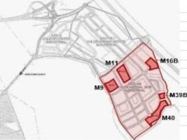 Polígono industrial alejado del casco urbano del municipio, situado a orillas de la A 5, junto al té