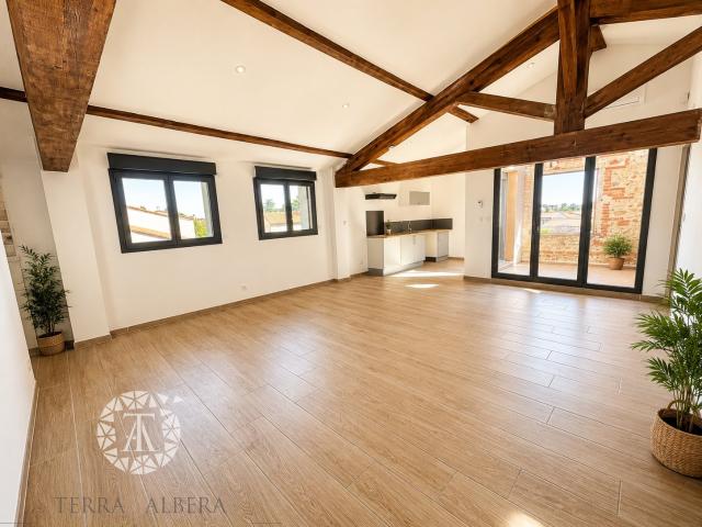 Pollestres cœur de village Appartement T4 de charme 75 m2 avec terrasse Garage