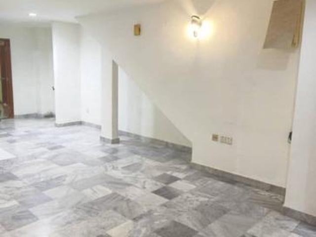 Polo Park Townhouse Good Location Near CIQ