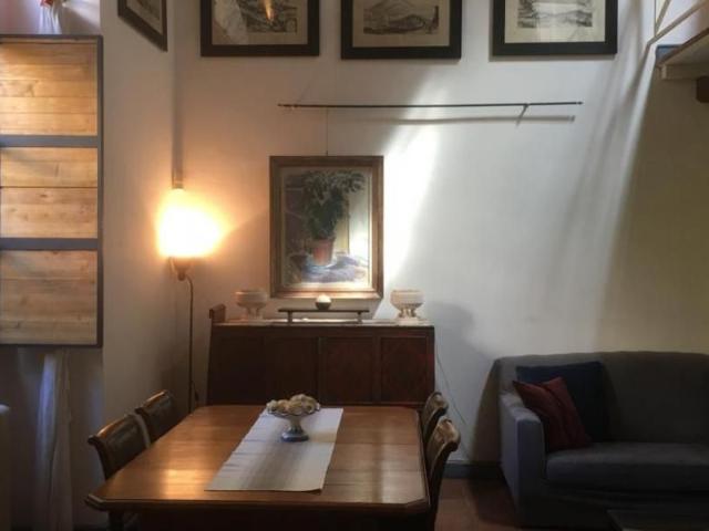 Popolo Flamino: Industrial style loft. Spacious 1 Bedroom, bath, renovated kitchen. 5 meter high ceilings, possibile parking, located on quiet little street near shops, center, transport. Ref 679
