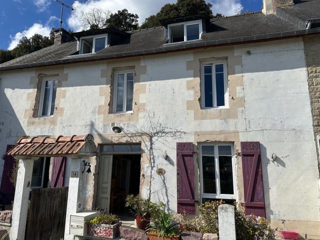 VUE SUR MER MAISON DE PECHEUR FAMILIALE EN PIERRE AVEC DOUBLE GARAGE