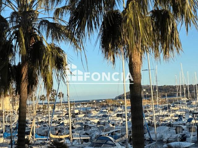 PORT ARGELES SUPERBE T2 VUE IMPRENABLE PORT et MER