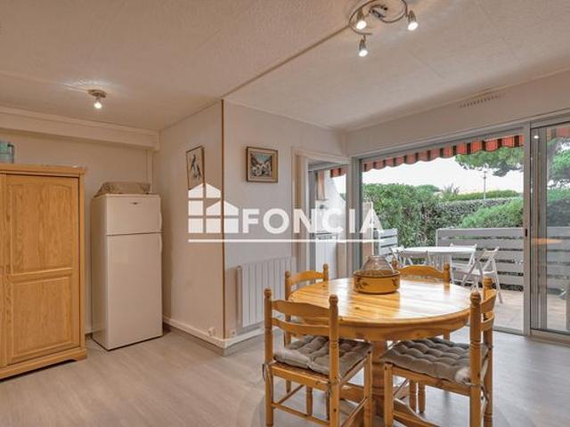 PORT CAMARGUE Plage nord Grand studio double cabine en rez de jardin cellier et parking
