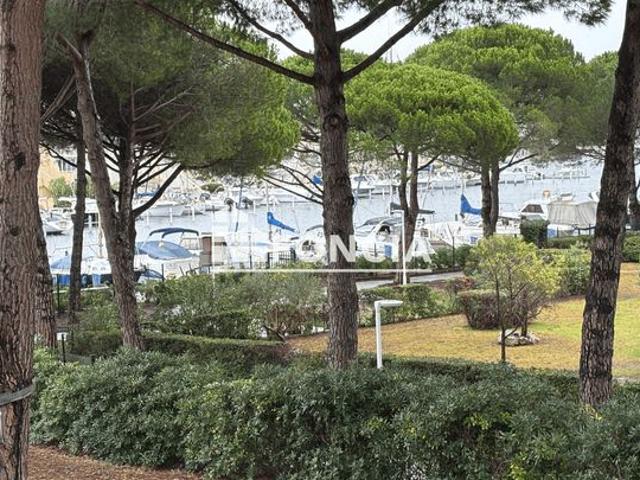 PORT CAMARGUE PLAGE SUD P3 cabine Belle vue bateaux Terrasses Parking et cellier