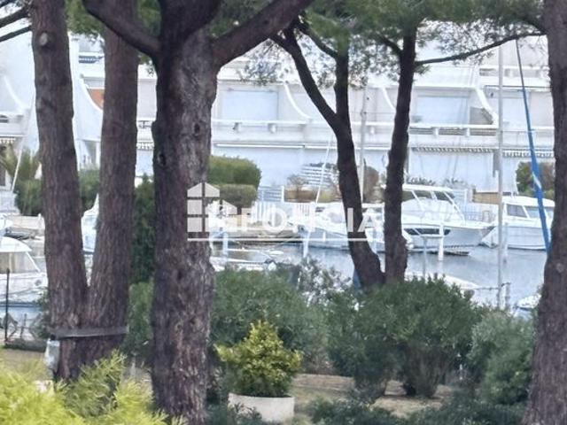 PORT CAMARGUE Plage sud P2 cabine tout refait cellier parking