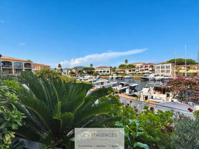 PORT COGOLIN 3 PIÈCES AVEC TERRASSE, PISCINE ET VUE SUR LA MARINA