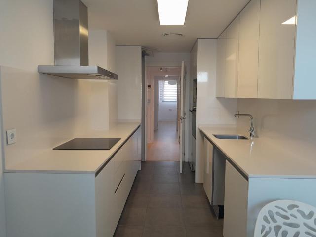 PORT de BADALONA: Piso de 3 habitaciones y 2 baños con pk