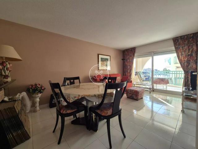 Port de Fréjus Appartement T2 de 49,32 m² Balcon avec vue sur le port et la mer, résidence sécurisée