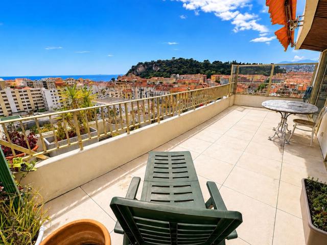 Port — Dernier étage 94 m², terrasse vue mer, garage 93m² Nice
