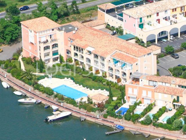 PORT GRIMAUD APPARTEMENT AVEC PISCINE GOLFE ST TROPEZ