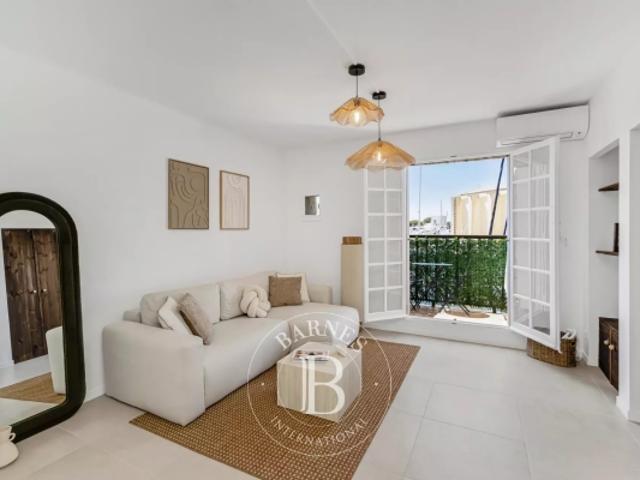 PORT GRIMAUD APPARTEMENT ENTIÈREMENT RÉNOVÉ PAR ARCHITECTE