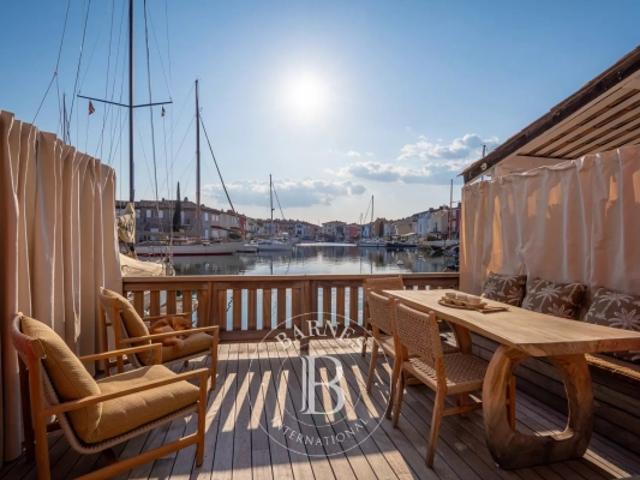 PORT GRIMAUD MAISON DE PECHEUR AVEC AMARRAGE