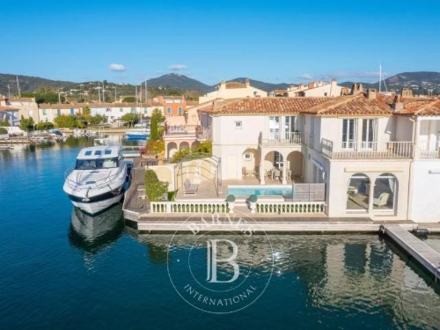 PORT GRIMAUD MAISON D'EXCEPTION AMARRAGE PRIVATIF 20M PISCINE