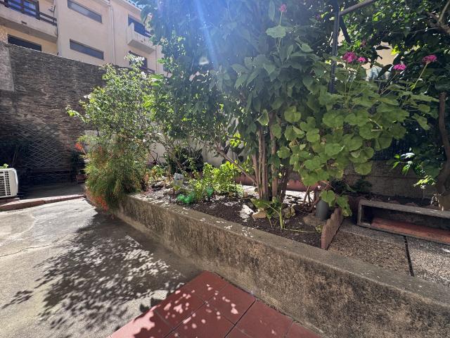 Port Vendres: appartement de 5 pièce avec jardin et cour en vente