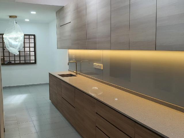 Portchester Ave Semi Detached House For Rent, $8,500, 5 Bed 2 Bath 3,500 sqft $2.02 psf