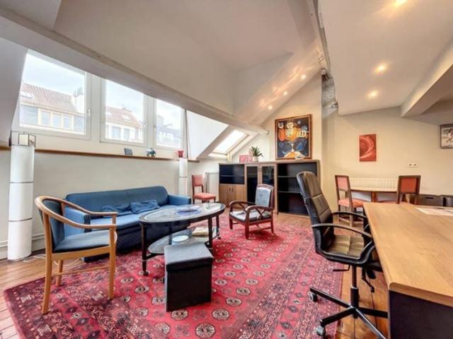 Porte de Hall Furnished 1 bedroom penthouse
