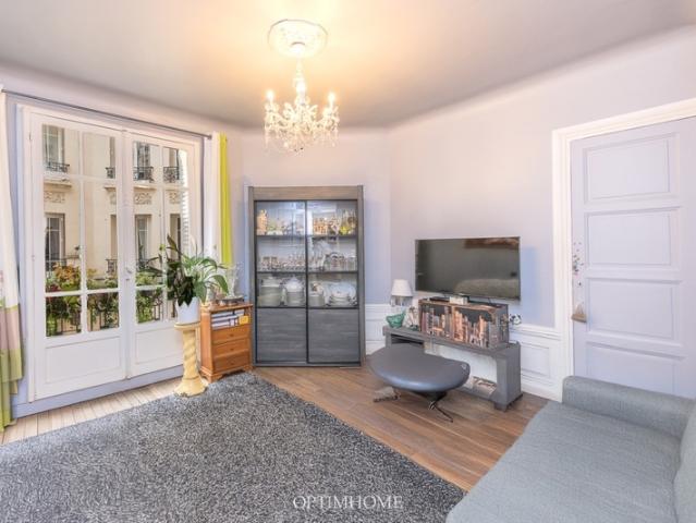 PORTE DE SAINT CLOUD – APPARTEMENT TRAVERSANT 2 PIECES 42 m² – BALCONS – CHARME DE L’ANCIEN