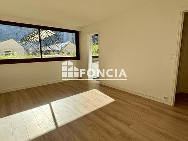 PORTE D'ORLEANS: STUDIO DE 29m2 SUR JARDIN BON ETAT