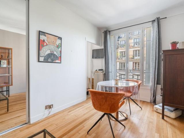 Porte Maillot Appartement meublé cosy avec une belle vue dégagée