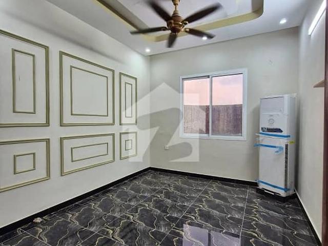 Portion For Sale 2nd Floor With Roof