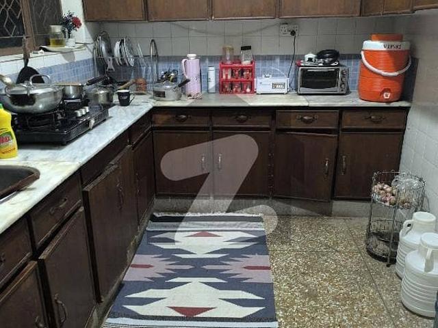 Portion 3 Bedrooms, 2 Bathrooms & DD TV Lounge, Kitchen