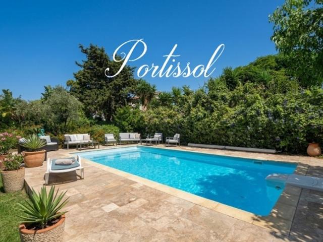 Portissol, à quelques pas de la plage et du port de Sanary sur Mer, à vendre villa avec piscine