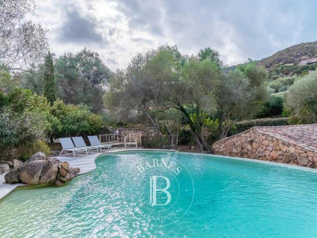 Porto Vecchio, Piccovaggia, bergerie avec piscine à débordem. 100m² Porto Vecchio