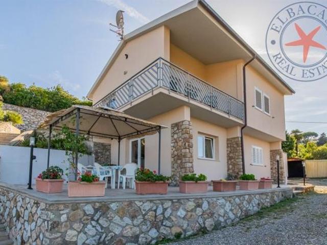 PORTOFERRAIO ELBA Villa bifamiliare in posizione privilegiata vicino al mare
