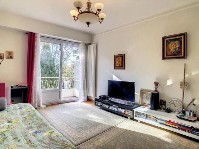 Port/Mont Boron: 61m2 avec balcon/terrasse vue mer latérale