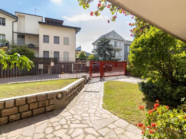 Porz. Villa Bifamiliare in vendita a Bergamo, Valtesse