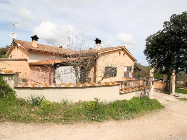 Porzione terratetto di villetta bifamiliare con giardino pri. 136m² Roccastrada