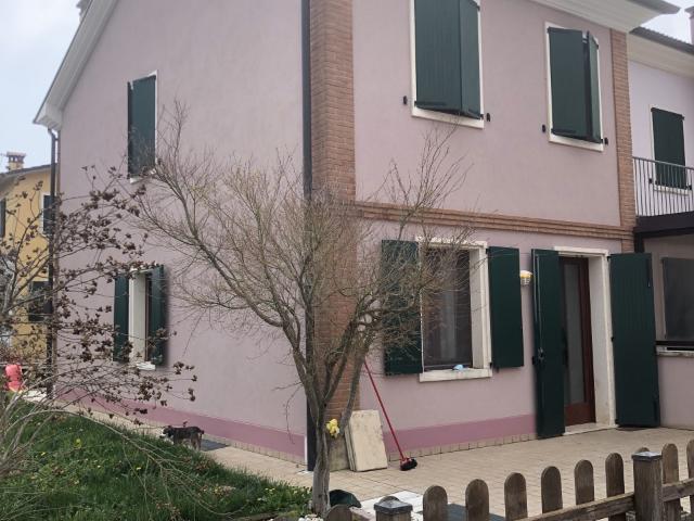 Porzione di testa di casa indipendente con giardino