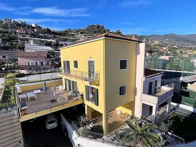 porzione di villa bifamiliare 220m² Sanremo