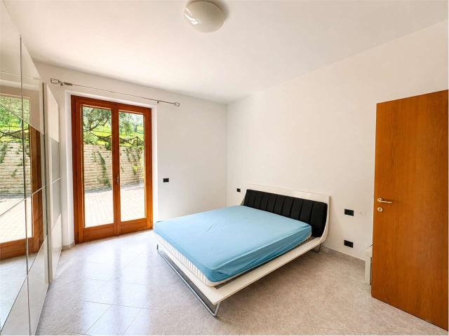 Porzione di villa con box auto