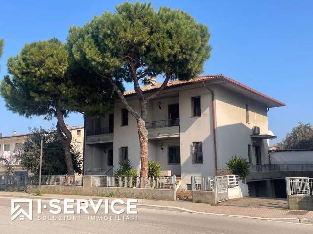 Porzione di villa in vendita a Cesenatico